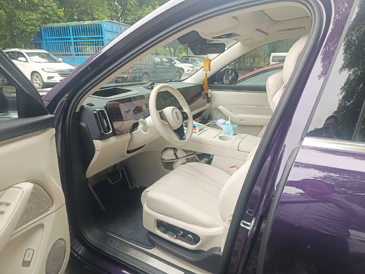2025 AITO AITO M8 REEV 160HP REEV 53.4KWH,autocango,china used car exporter,china ev exporter,chinese used car exporter,chinese used ev exporter