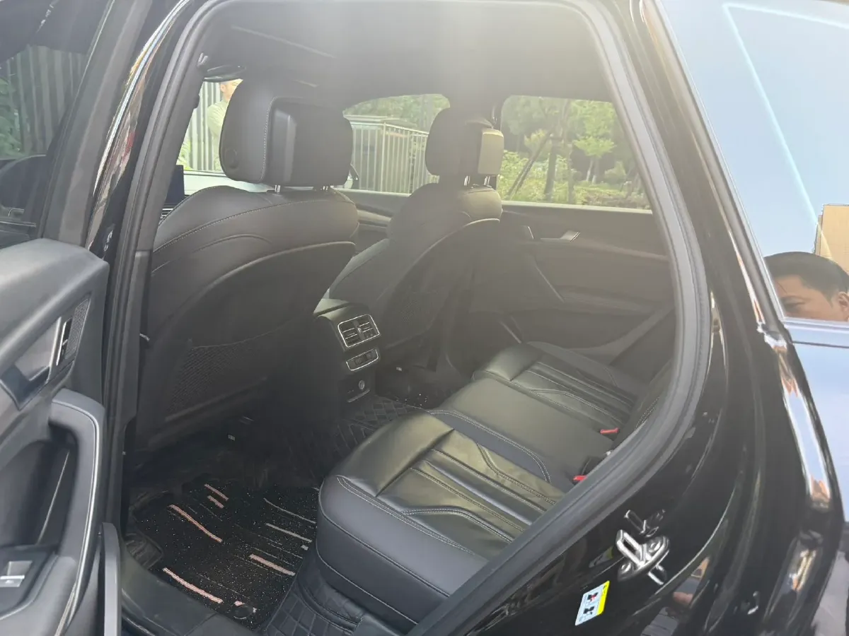 2024 Audi Q5L 2.0T 245HP L4 7DCT,autocango,china used car exporter,china ev exporter,chinese used car exporter,chinese used ev exporter