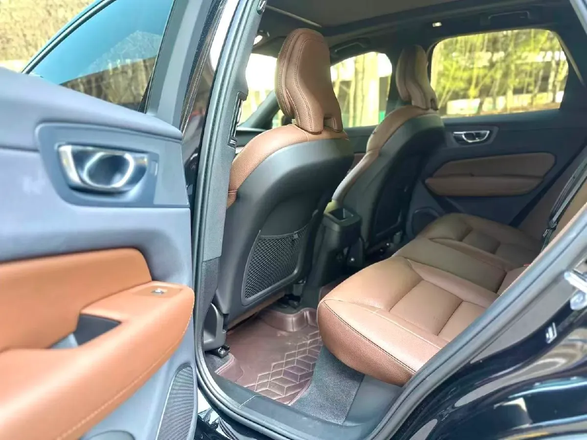 2024 Volvo XC60 2.0T 250HP L4 8AT,autocango,china used car exporter,china ev exporter,chinese used car exporter,chinese used ev exporter