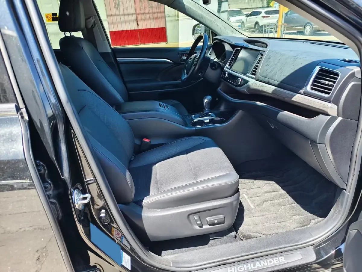 2021 Toyota Highlander 2.0T 220HP L4 6AT,autocango,china used car exporter,china ev exporter,chinese used car exporter,chinese used ev exporter
