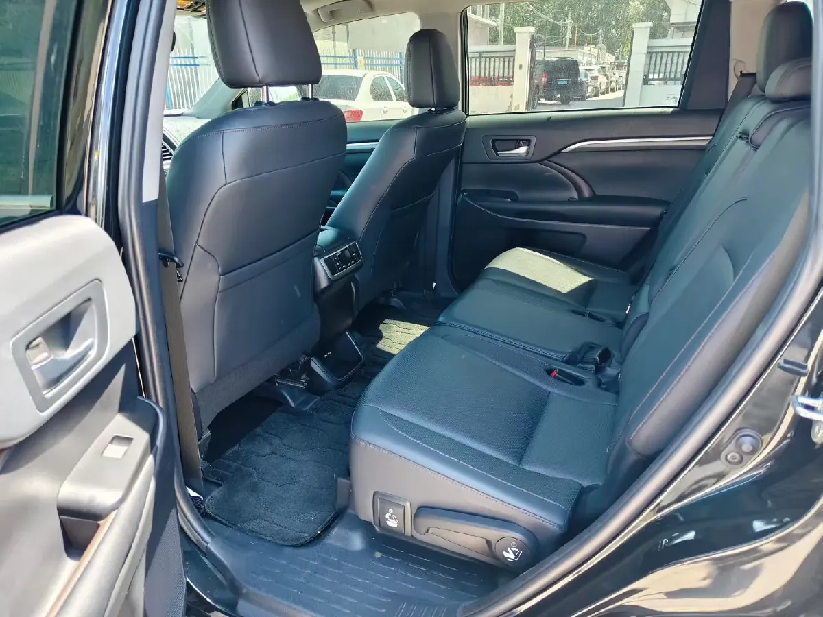 2021 Toyota Highlander 2.0T 220HP L4 6AT,autocango,china used car exporter,china ev exporter,chinese used car exporter,chinese used ev exporter