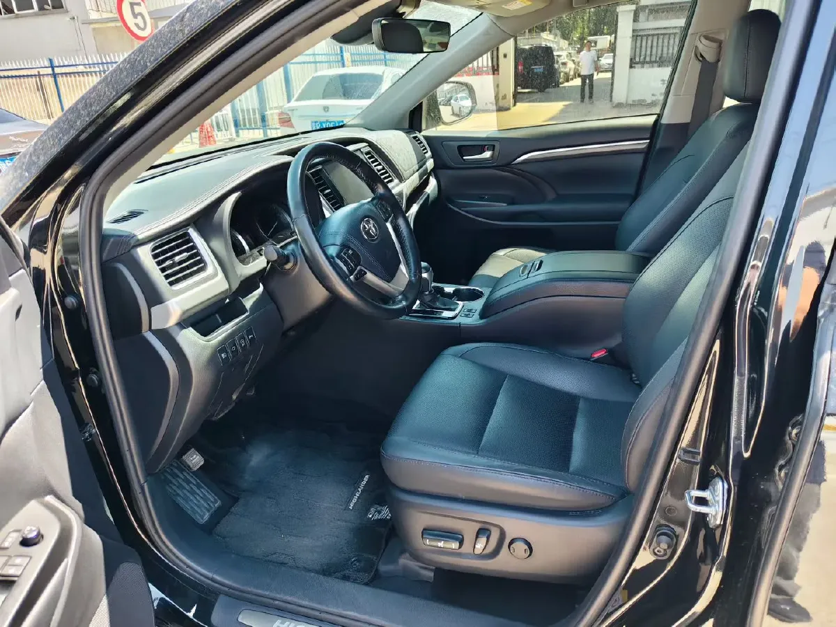 2021 Toyota Highlander 2.0T 220HP L4 6AT,autocango,china used car exporter,china ev exporter,chinese used car exporter,chinese used ev exporter