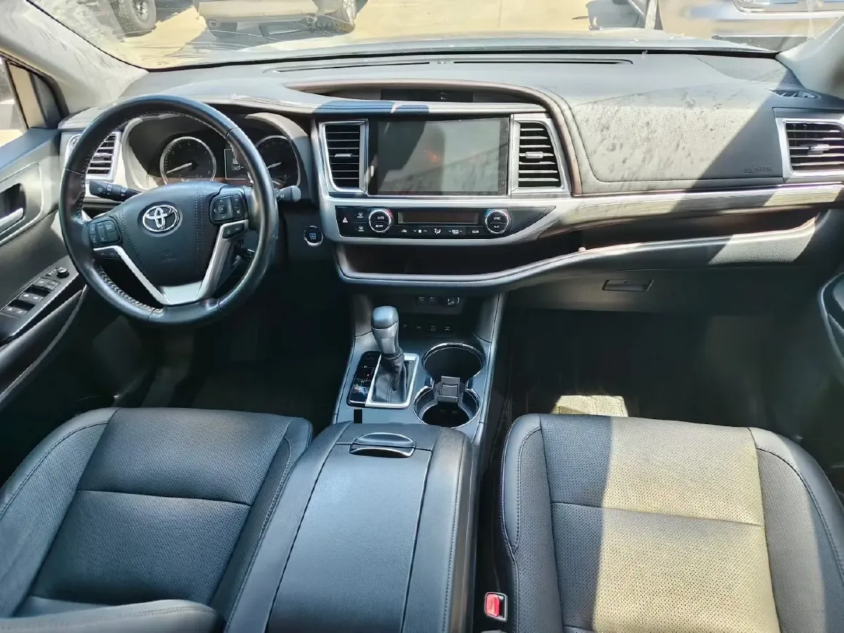 2021 Toyota Highlander 2.0T 220HP L4 6AT,autocango,china used car exporter,china ev exporter,chinese used car exporter,chinese used ev exporter