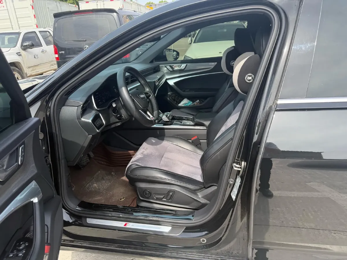 2022 Audi A6L 2.0T 224HP L4 7DCT,autocango,china used car exporter,china ev exporter,chinese used car exporter,chinese used ev exporter