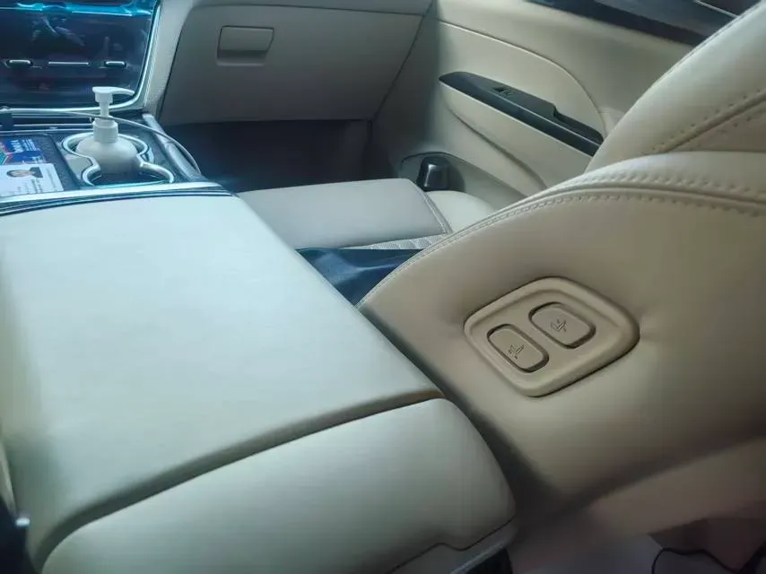 2022 Buick GL8 2.0T 237HP L4 9AT,autocango,china used car exporter,china ev exporter,chinese used car exporter,chinese used ev exporter