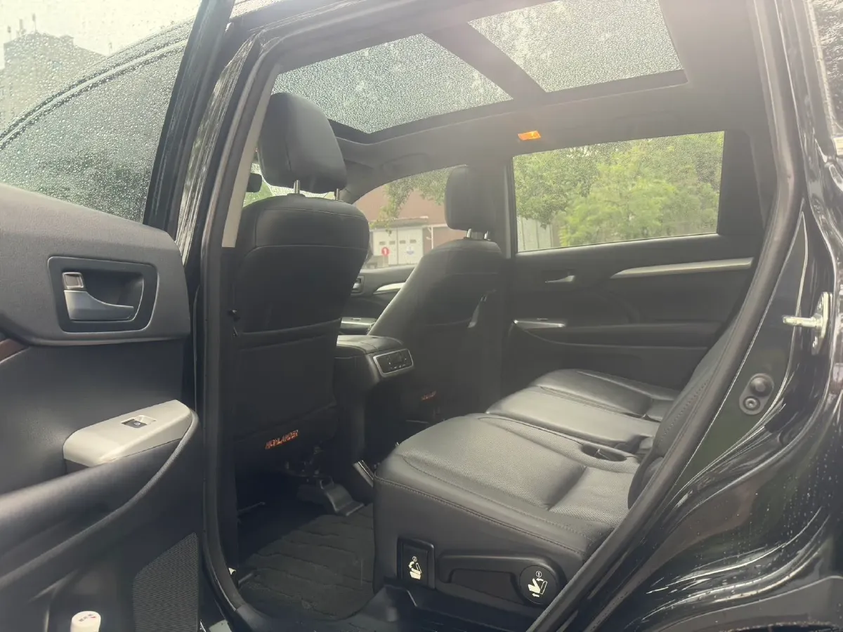 2018 Jeep Grand Commander 2.0T 265HP L4 9AT,autocango,china used car exporter,china ev exporter,chinese used car exporter,chinese used ev exporter