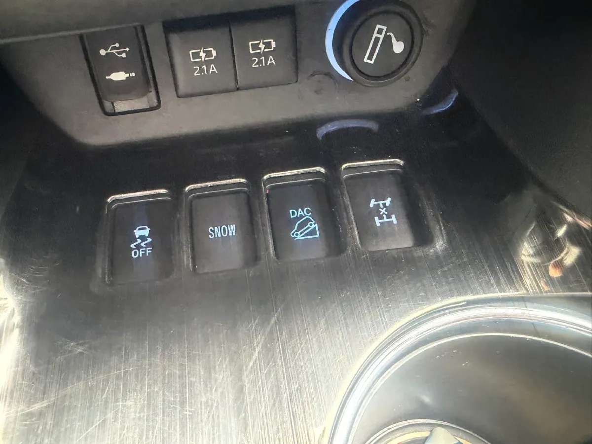 2018 Jeep Grand Commander 2.0T 265HP L4 9AT,autocango,china used car exporter,china ev exporter,chinese used car exporter,chinese used ev exporter