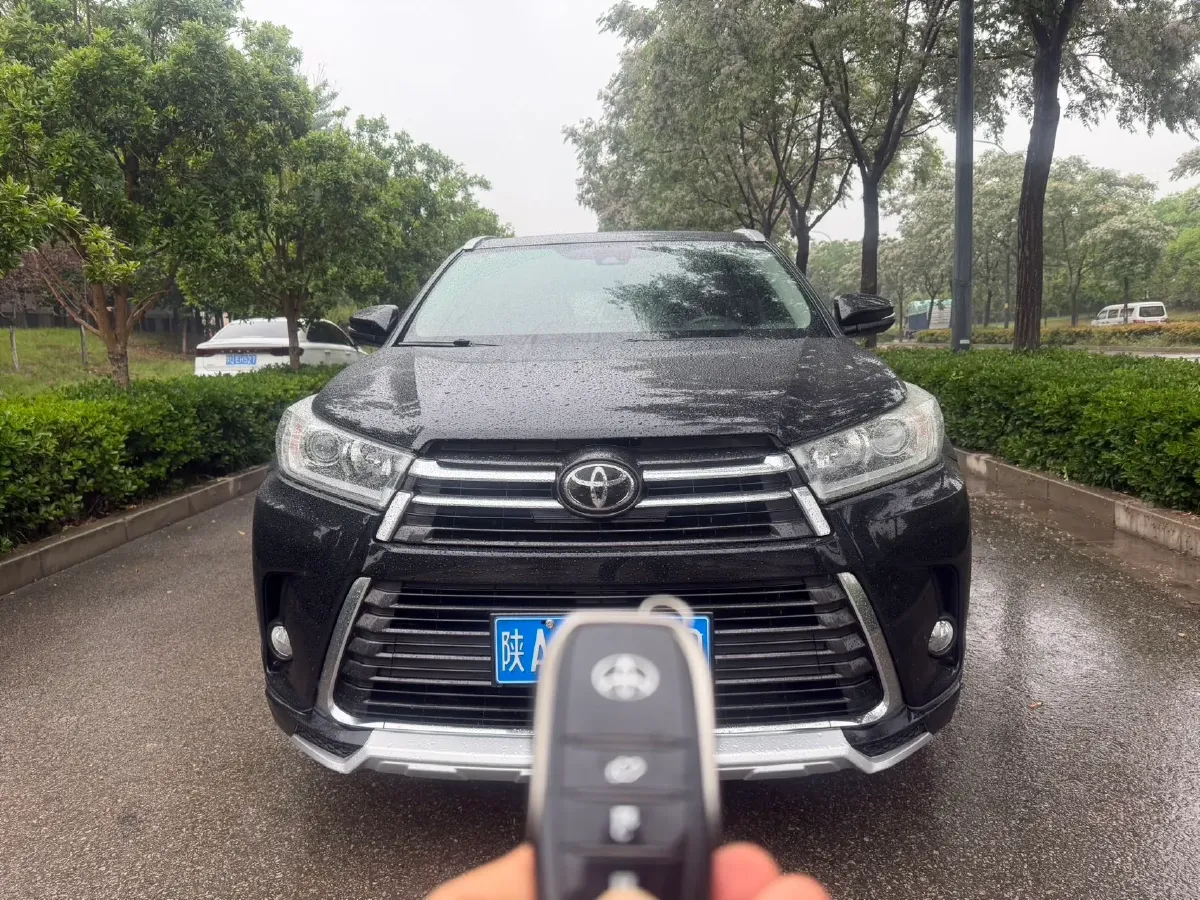2018 Jeep Grand Commander 2.0T 265HP L4 9AT,autocango,china used car exporter,china ev exporter,chinese used car exporter,chinese used ev exporter