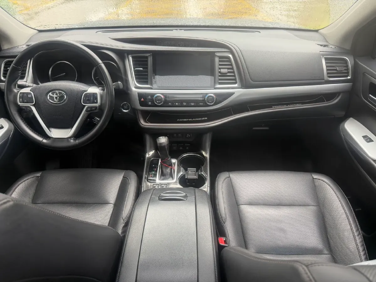 2018 Jeep Grand Commander 2.0T 265HP L4 9AT,autocango,china used car exporter,china ev exporter,chinese used car exporter,chinese used ev exporter