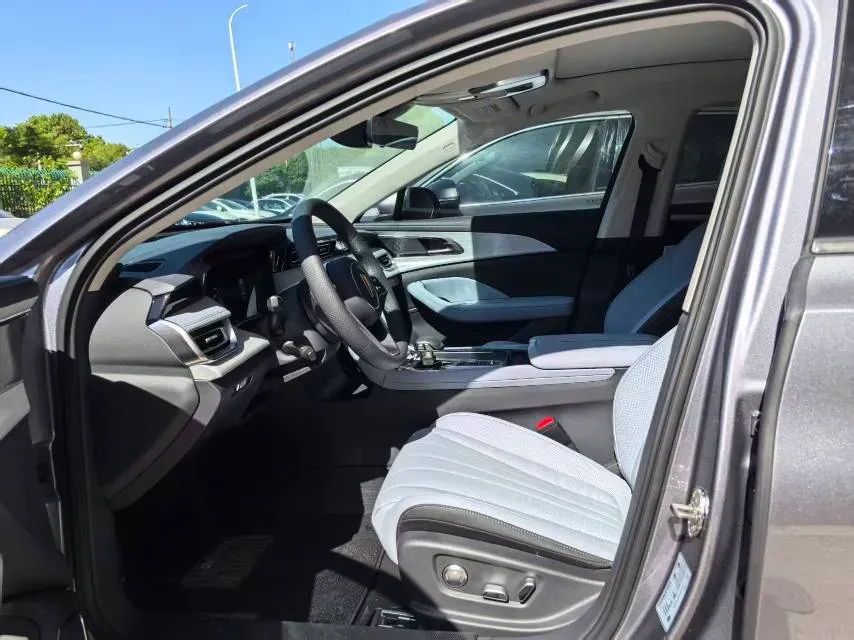 2025 HongQi H5 1.5T 150HP L4 1DHT PHEV,autocango,china used car exporter,china ev exporter,chinese used car exporter,chinese used ev exporter