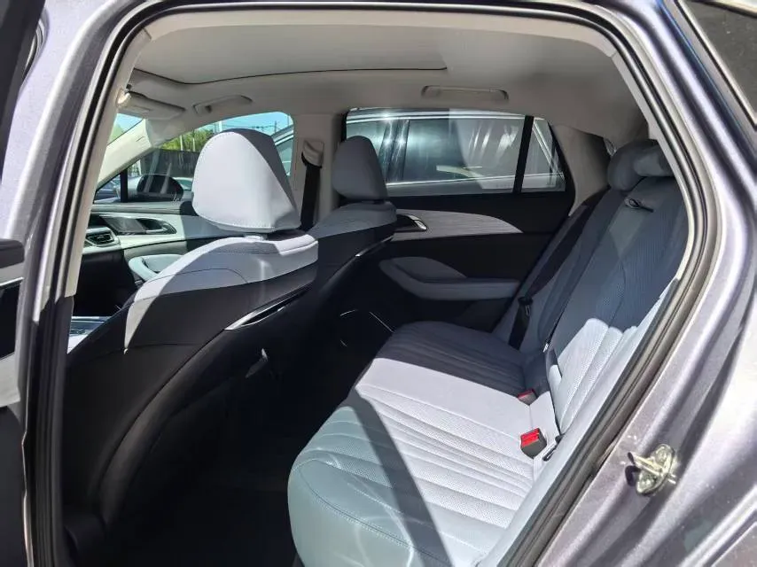 2025 HongQi H5 1.5T 150HP L4 1DHT PHEV,autocango,china used car exporter,china ev exporter,chinese used car exporter,chinese used ev exporter