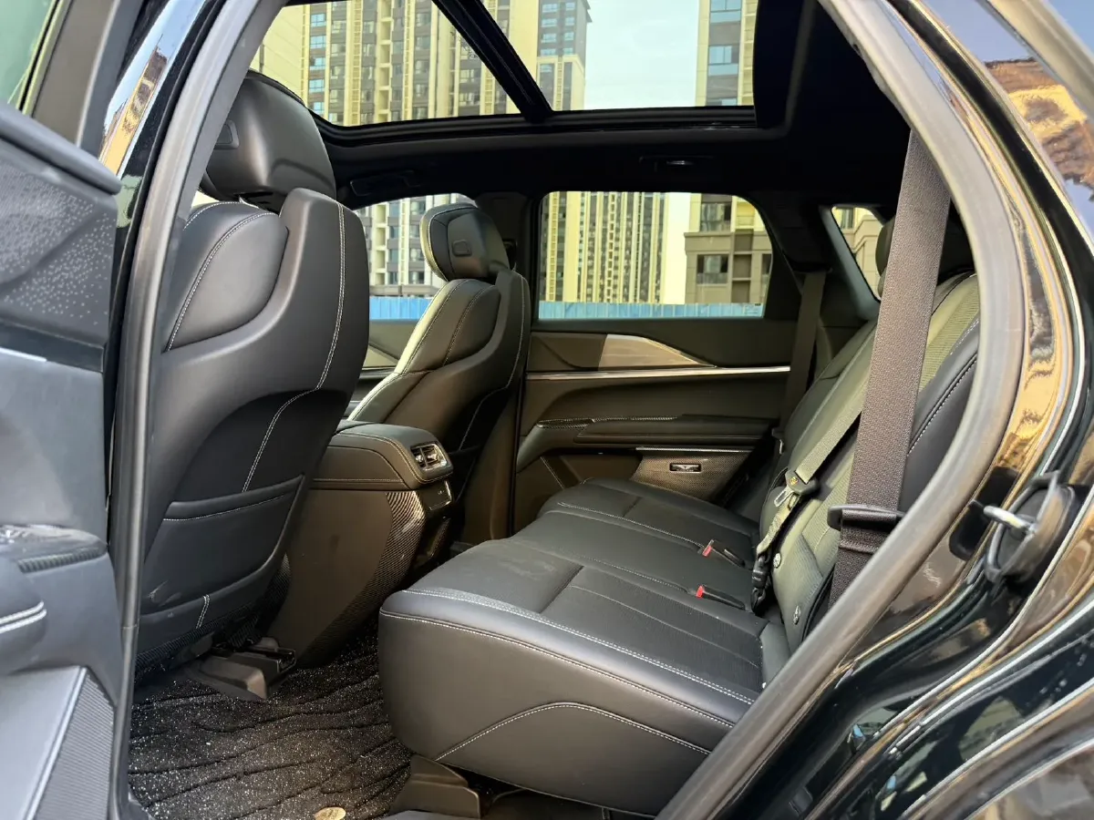 2025 Cadillac XT5 2.0T 237HP L4 9AT,autocango,china used car exporter,china ev exporter,chinese used car exporter,chinese used ev exporter