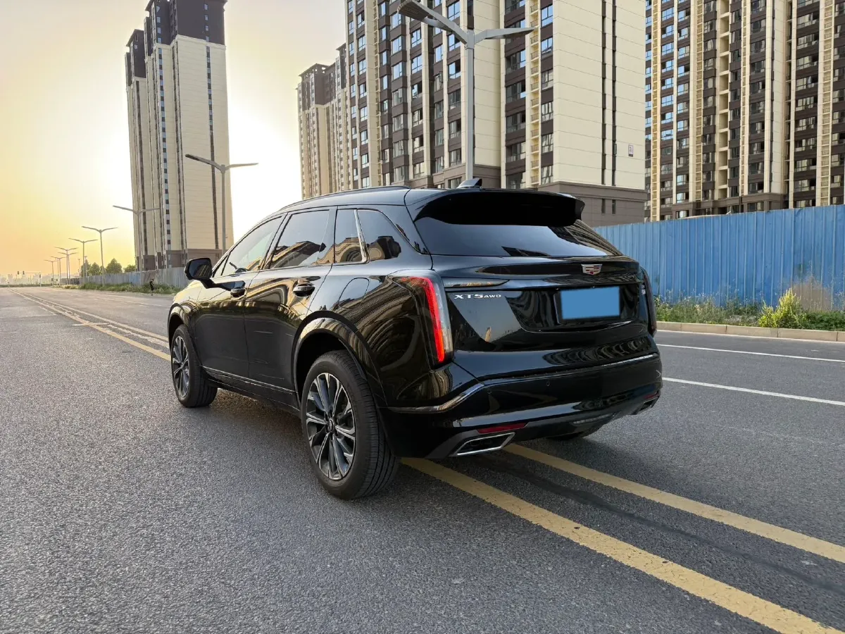 2025 Cadillac XT5 2.0T 237HP L4 9AT,autocango,china used car exporter,china ev exporter,chinese used car exporter,chinese used ev exporter