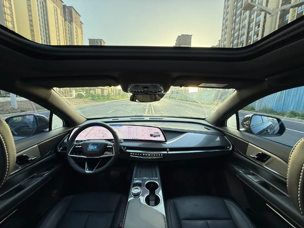 2025 Cadillac XT5 2.0T 237HP L4 9AT,autocango,china used car exporter,china ev exporter,chinese used car exporter,chinese used ev exporter