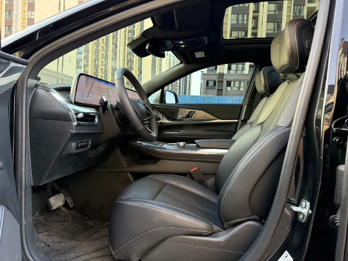 2025 Cadillac XT5 2.0T 237HP L4 9AT,autocango,china used car exporter,china ev exporter,chinese used car exporter,chinese used ev exporter