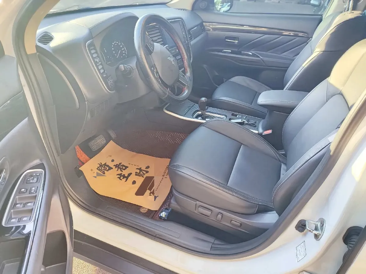 2020 Mitsubishi Outlander 2.0L 166HP L4 CVT,autocango,china used car exporter,china ev exporter,chinese used car exporter,chinese used ev exporter