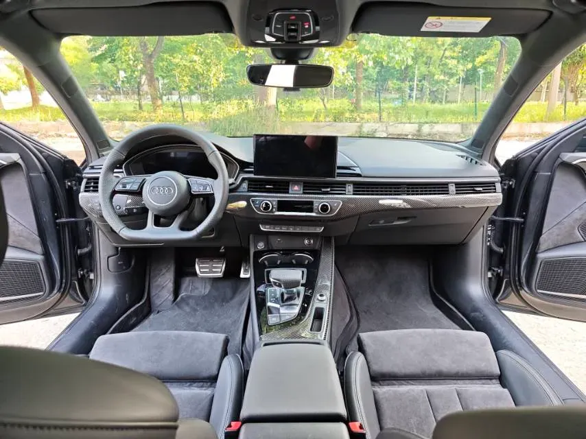 2024 Audi A4L 2.0T 245HP L4 7DCT,autocango,china used car exporter,china ev exporter,chinese used car exporter,chinese used ev exporter