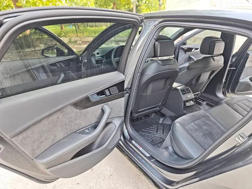 2024 Audi A4L 2.0T 245HP L4 7DCT,autocango,china used car exporter,china ev exporter,chinese used car exporter,chinese used ev exporter