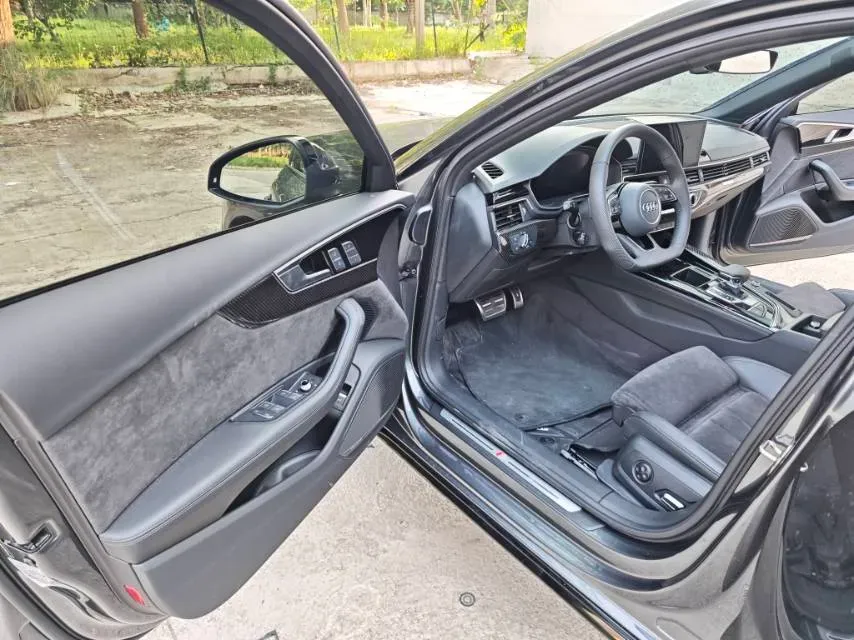 2024 Audi A4L 2.0T 245HP L4 7DCT,autocango,china used car exporter,china ev exporter,chinese used car exporter,chinese used ev exporter