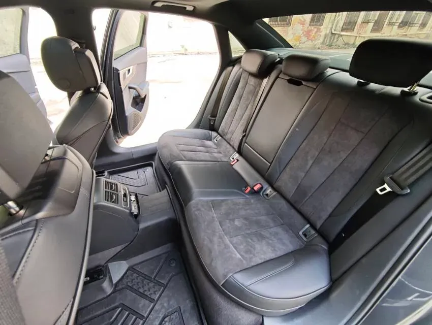 2024 Audi A4L 2.0T 245HP L4 7DCT,autocango,china used car exporter,china ev exporter,chinese used car exporter,chinese used ev exporter