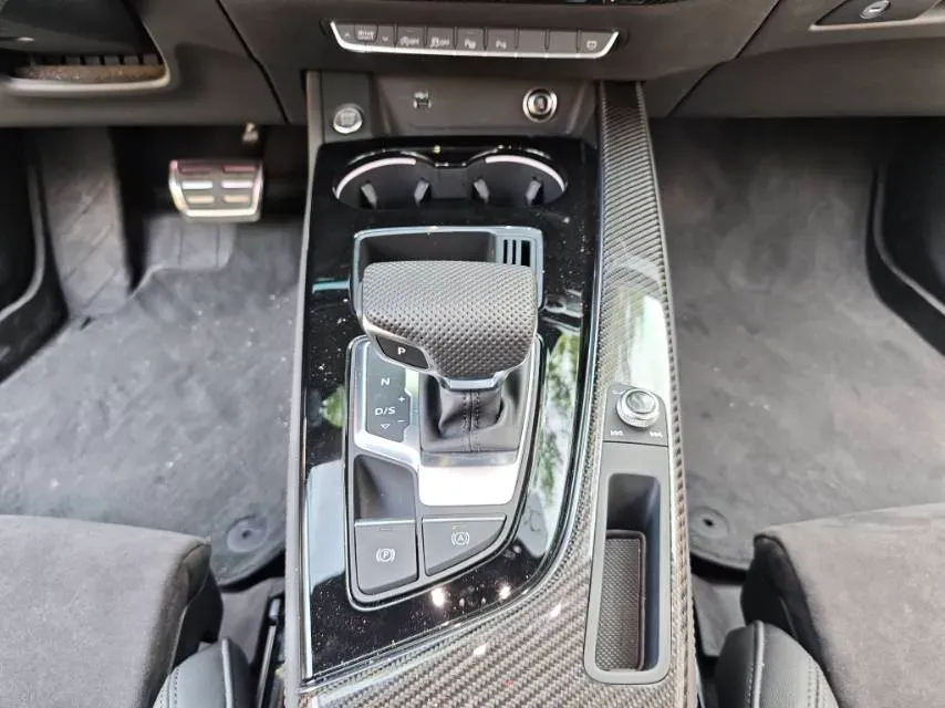 2024 Audi A4L 2.0T 245HP L4 7DCT,autocango,china used car exporter,china ev exporter,chinese used car exporter,chinese used ev exporter