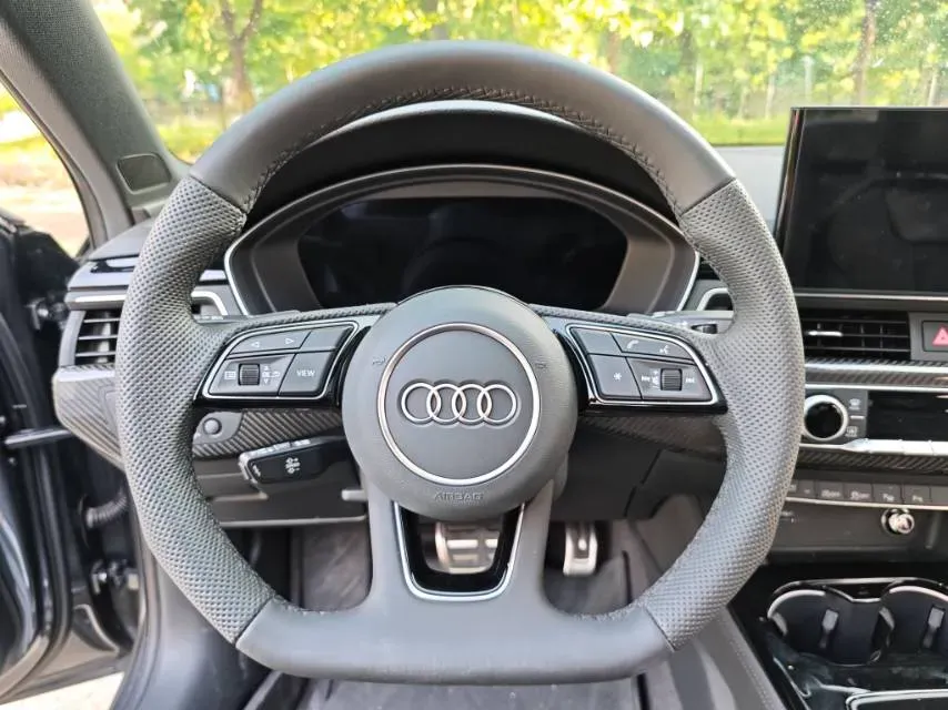 2024 Audi A4L 2.0T 245HP L4 7DCT,autocango,china used car exporter,china ev exporter,chinese used car exporter,chinese used ev exporter