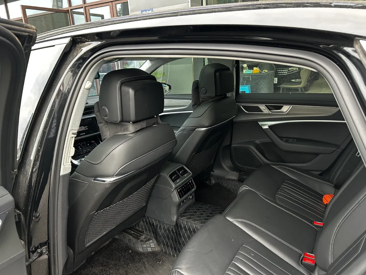 2024 Audi A6L 2.0T 245HP L4 7DCT,autocango,china used car exporter,china ev exporter,chinese used car exporter,chinese used ev exporter