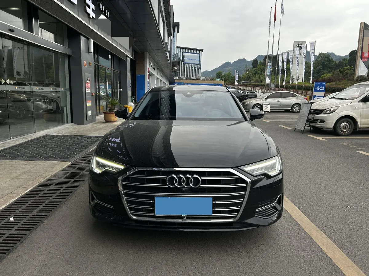 2024 Audi A6L 2.0T 245HP L4 7DCT,autocango,china used car exporter,china ev exporter,chinese used car exporter,chinese used ev exporter