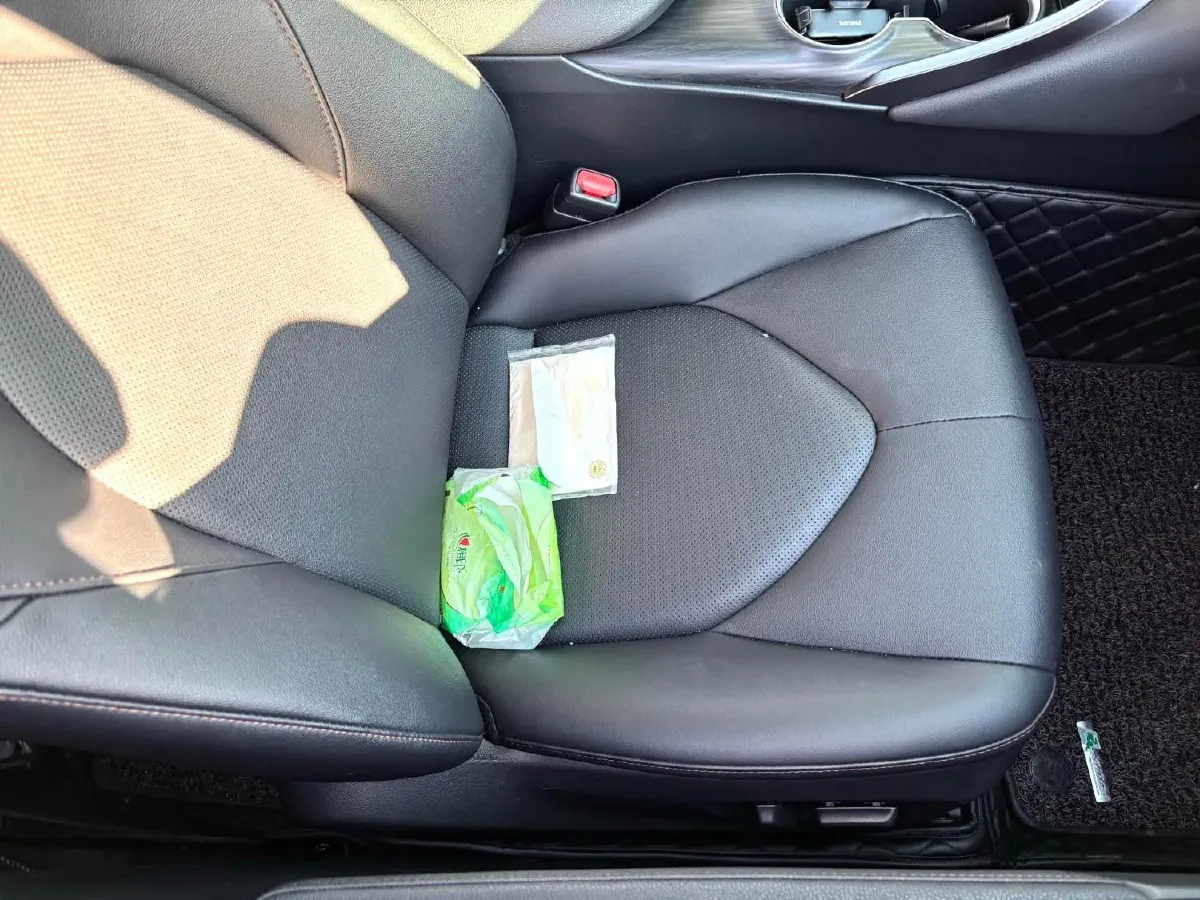 2021 Toyota Camry 2.5L 178HP L4 E-CVT Hybrid,autocango,china used car exporter,china ev exporter,chinese used car exporter,chinese used ev exporter
