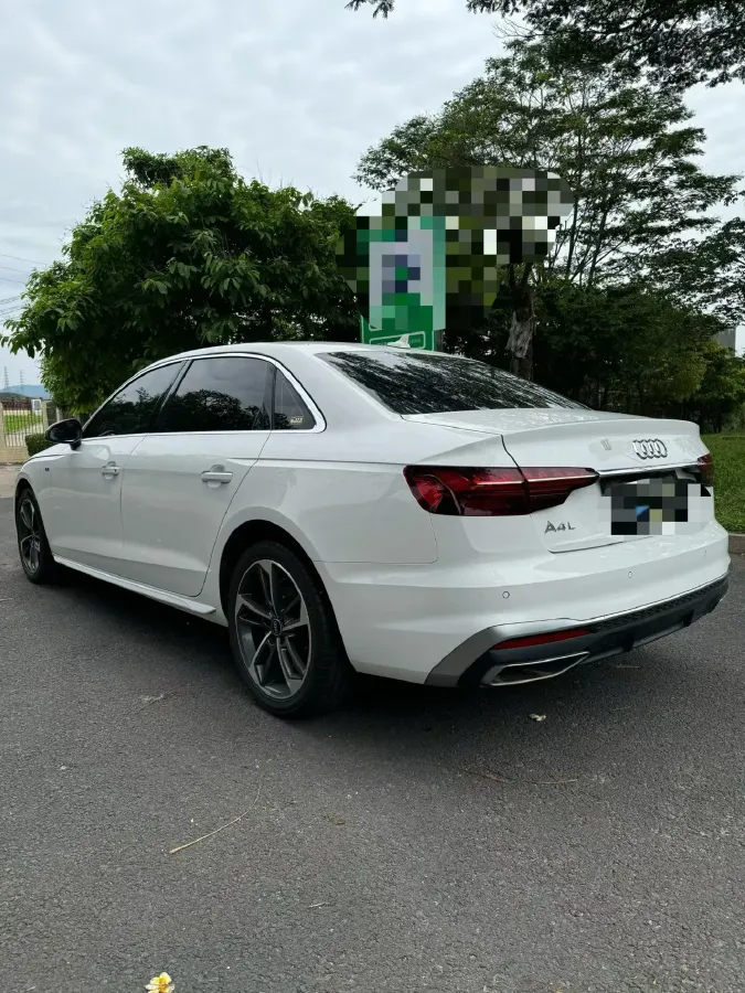 2022 Audi A4L 2.0T 190HP L4 7DCT,autocango,china used car exporter,china ev exporter,chinese used car exporter,chinese used ev exporter