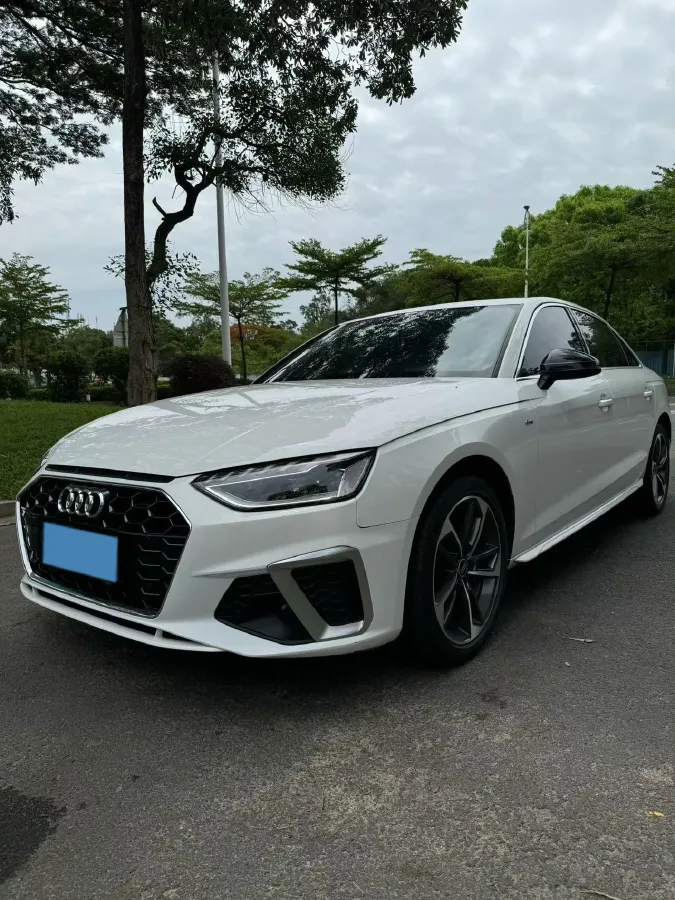 2022 Audi A4L 2.0T 190HP L4 7DCT,autocango,china used car exporter,china ev exporter,chinese used car exporter,chinese used ev exporter