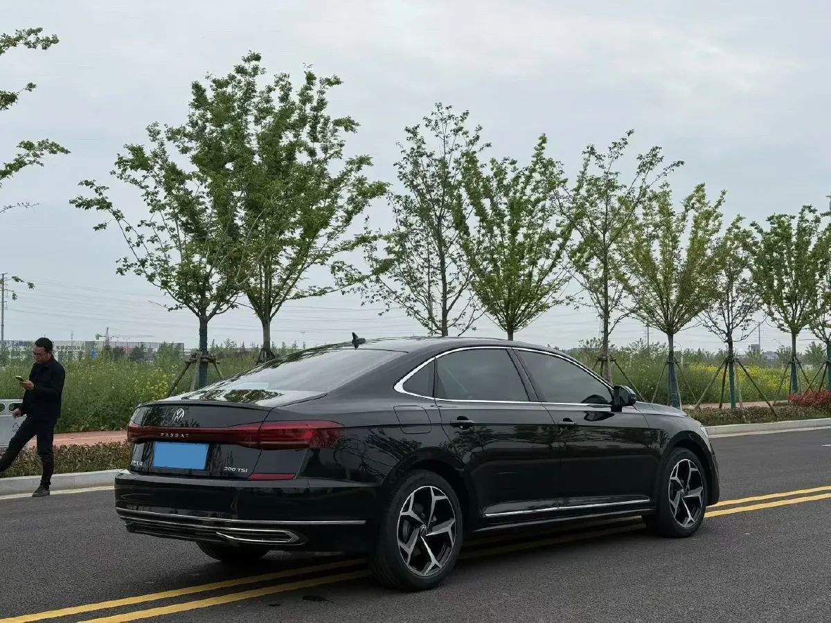 2025 Volkswagen Passat 2.0T 220HP L4 7DCT,autocango,china used car exporter,china ev exporter,chinese used car exporter,chinese used ev exporter