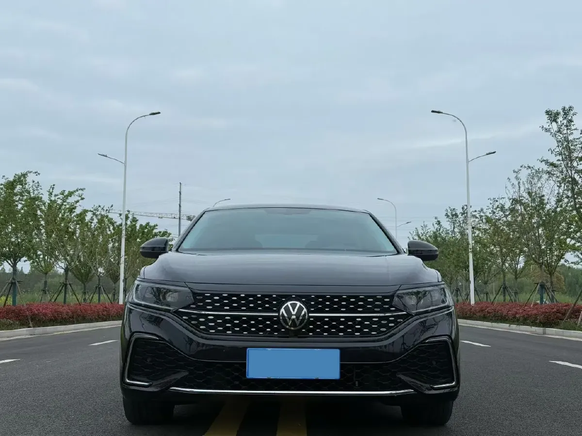 2025 Volkswagen Passat 2.0T 220HP L4 7DCT,autocango,china used car exporter,china ev exporter,chinese used car exporter,chinese used ev exporter