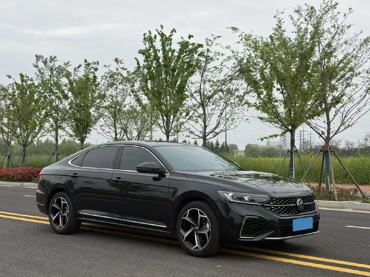 2025 Volkswagen Passat 2.0T 220HP L4 7DCT,autocango,china used car exporter,china ev exporter,chinese used car exporter,chinese used ev exporter