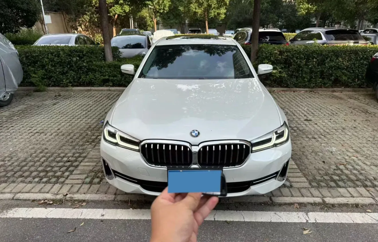 2022 BMW 5 Series 2.0T 252HP L4 8AT,autocango,china used car exporter,china ev exporter,chinese used car exporter,chinese used ev exporter