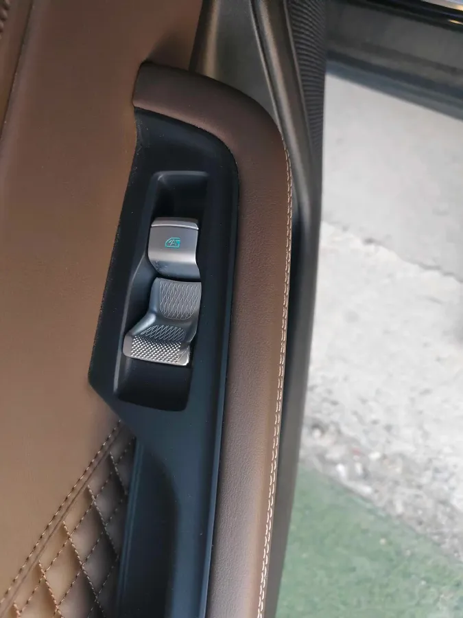 2022 Lincoln Corsair 2.0T 245HP L4 8AT,autocango,china used car exporter,china ev exporter,chinese used car exporter,chinese used ev exporter