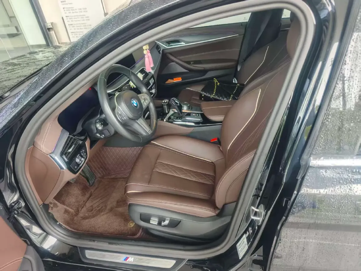 2023 BMW 5 Series 2.0T 245HP L4 8AT,autocango,china used car exporter,china ev exporter,chinese used car exporter,chinese used ev exporter