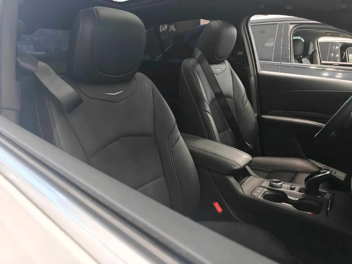 2020 Cadillac XT4 2.0T 237HP L4 9AT,autocango,china used car exporter,china ev exporter,chinese used car exporter,chinese used ev exporter