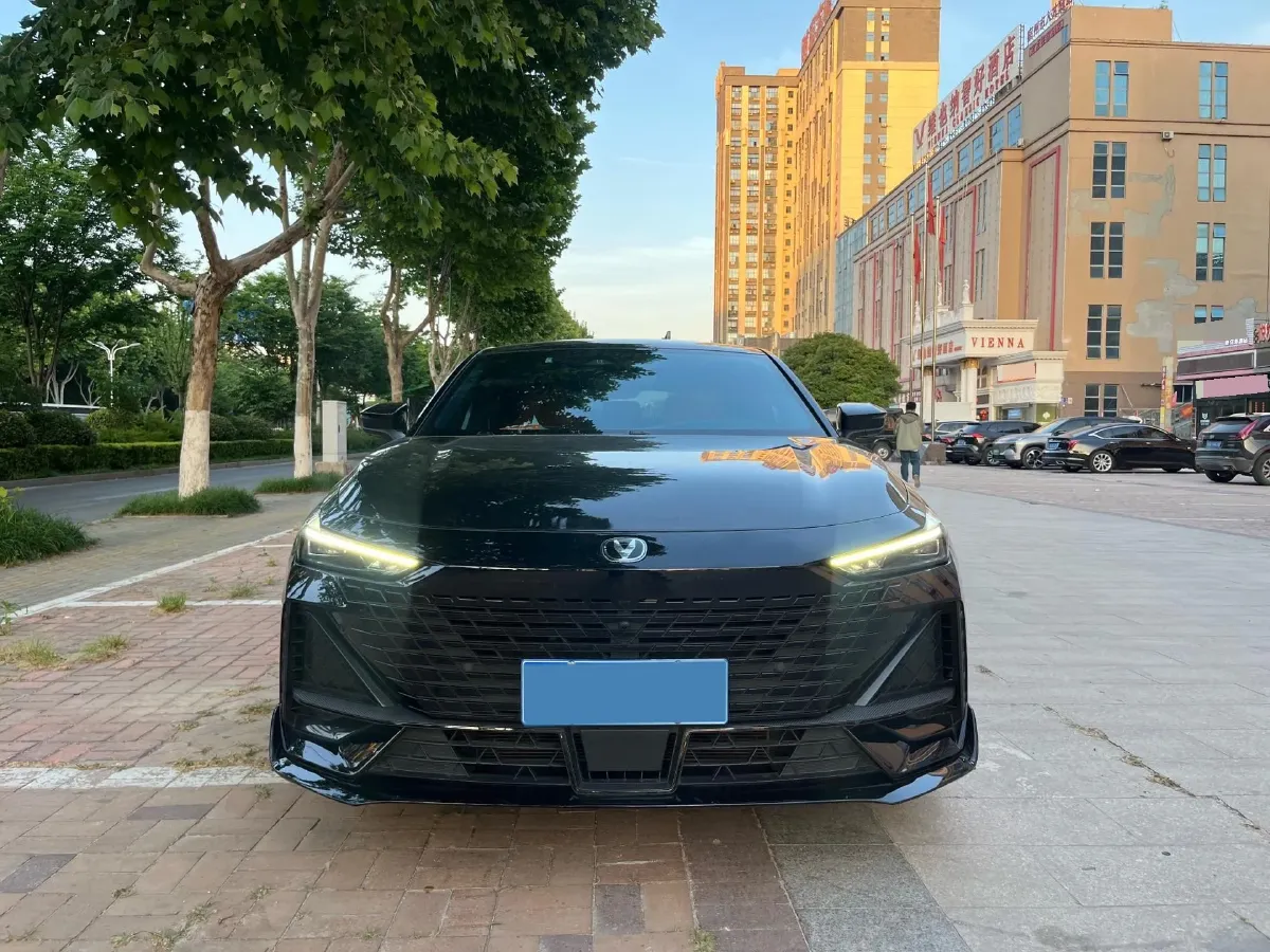 2023 ChangAn UNI-V 1.5T 188HP L4 7DCT,autocango,china used car exporter,china ev exporter,chinese used car exporter,chinese used ev exporter