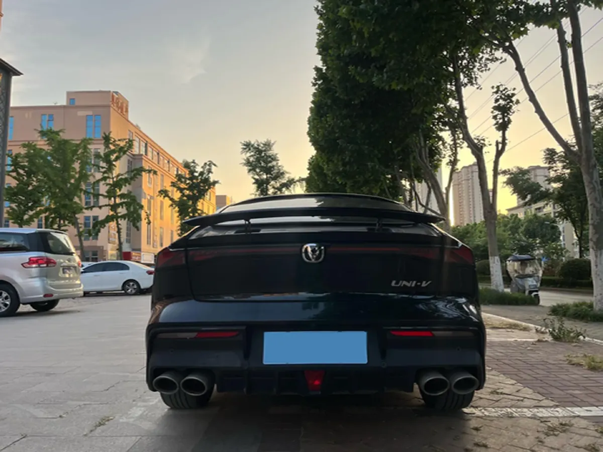 2023 ChangAn UNI-V 1.5T 188HP L4 7DCT,autocango,china used car exporter,china ev exporter,chinese used car exporter,chinese used ev exporter