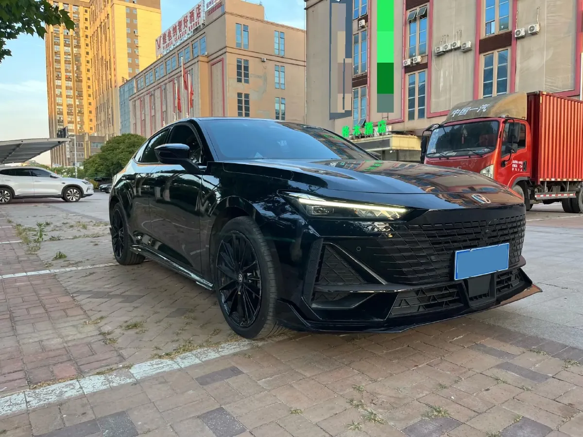 2023 ChangAn UNI-V 1.5T 188HP L4 7DCT,autocango,china used car exporter,china ev exporter,chinese used car exporter,chinese used ev exporter