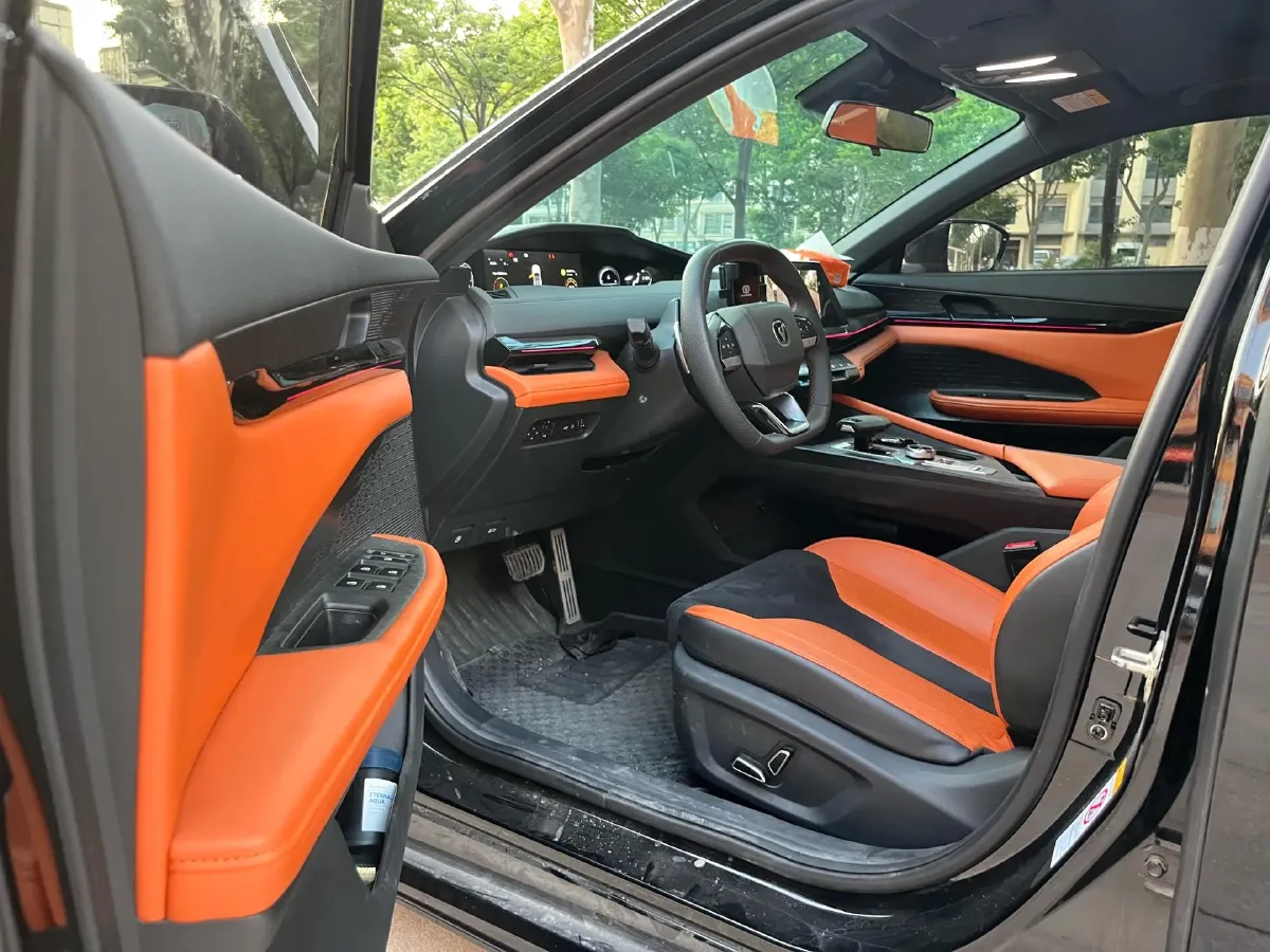 2023 ChangAn UNI-V 1.5T 188HP L4 7DCT,autocango,china used car exporter,china ev exporter,chinese used car exporter,chinese used ev exporter