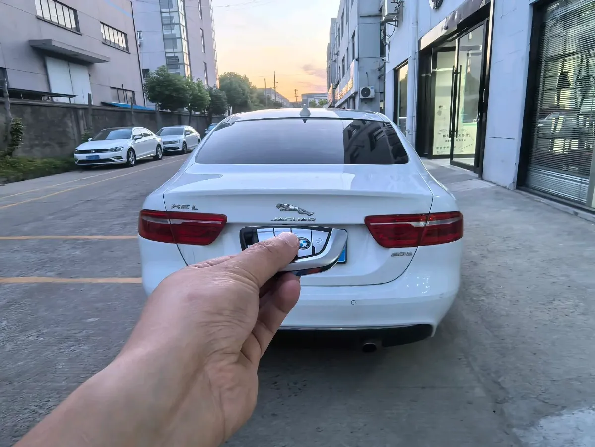 2019 Jeep Cherokee 2.0T 265HP L4 9AT,autocango,china used car exporter,china ev exporter,chinese used car exporter,chinese used ev exporter