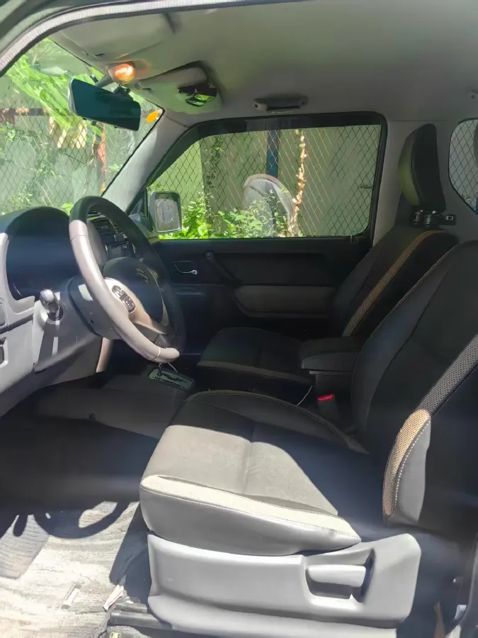 2015 Suzuki Jimny 1.3L 85HP L4 4AT,autocango,china used car exporter,china ev exporter,chinese used car exporter,chinese used ev exporter