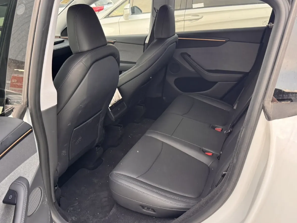 2025 Tesla Model Y BEV 62.5KWH,autocango,china used car exporter,china ev exporter,chinese used car exporter,chinese used ev exporter