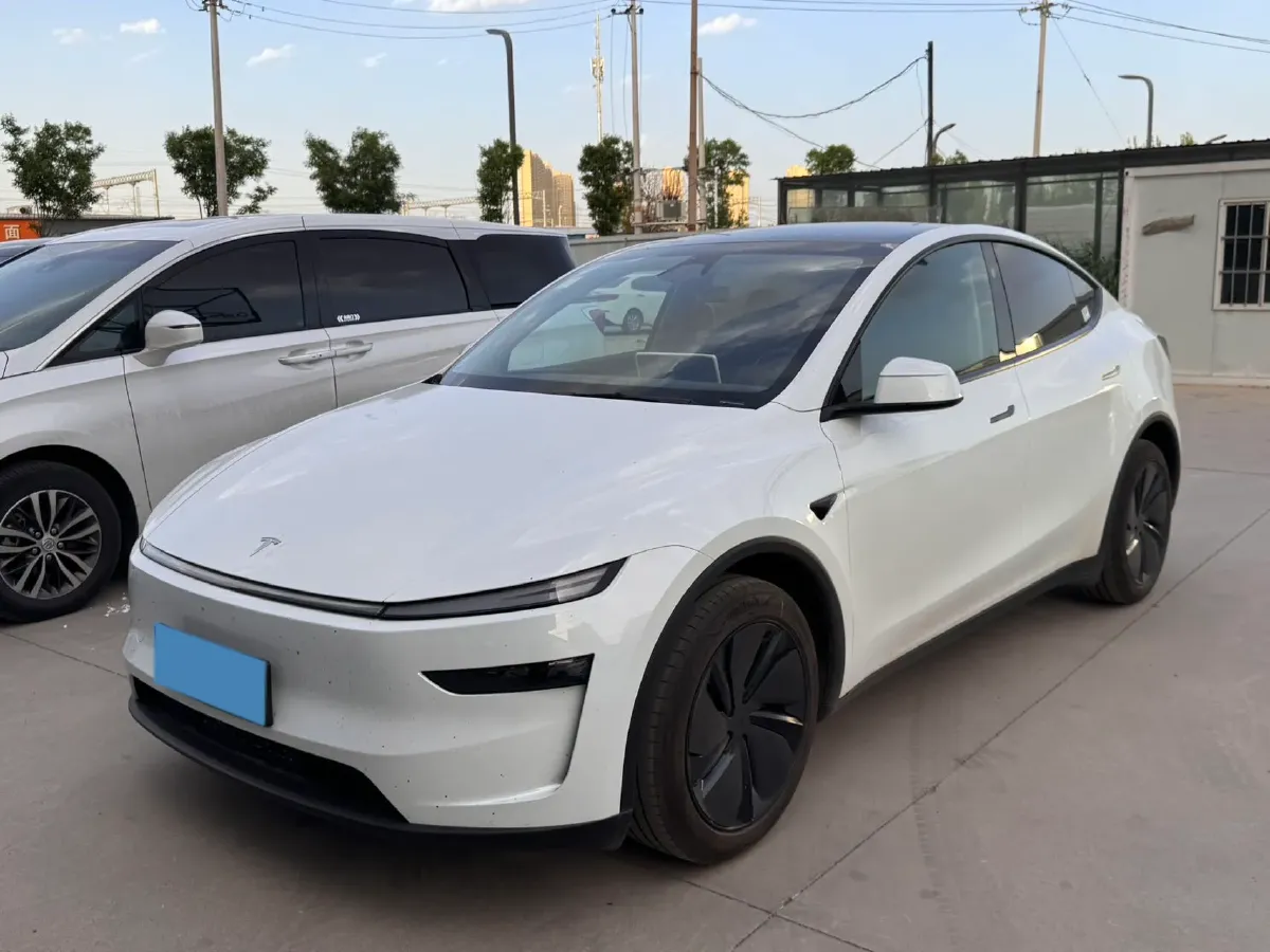 2025 Tesla Model Y BEV 62.5KWH,autocango,china used car exporter,china ev exporter,chinese used car exporter,chinese used ev exporter