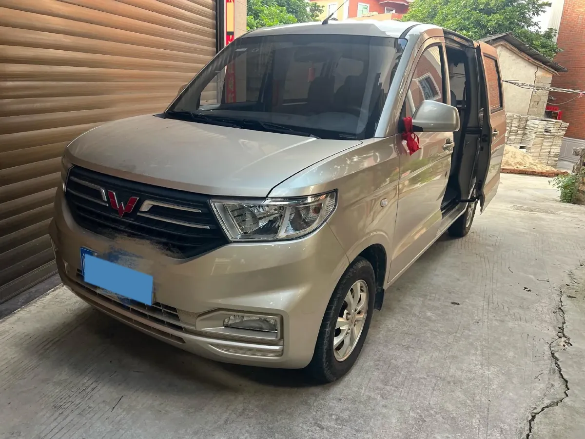 2021 WuLing HongGuang V 1.5L 99HP L4 6MT,autocango,china used car exporter,china ev exporter,chinese used car exporter,chinese used ev exporter