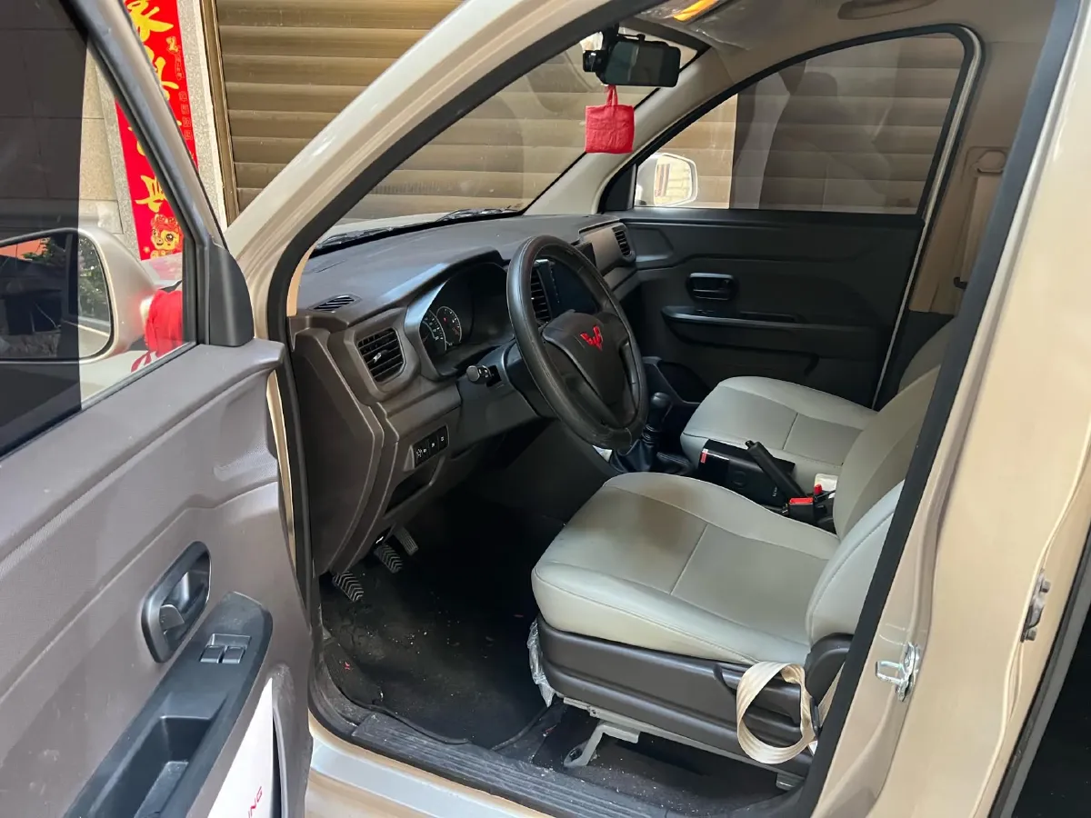 2021 WuLing HongGuang V 1.5L 99HP L4 6MT,autocango,china used car exporter,china ev exporter,chinese used car exporter,chinese used ev exporter