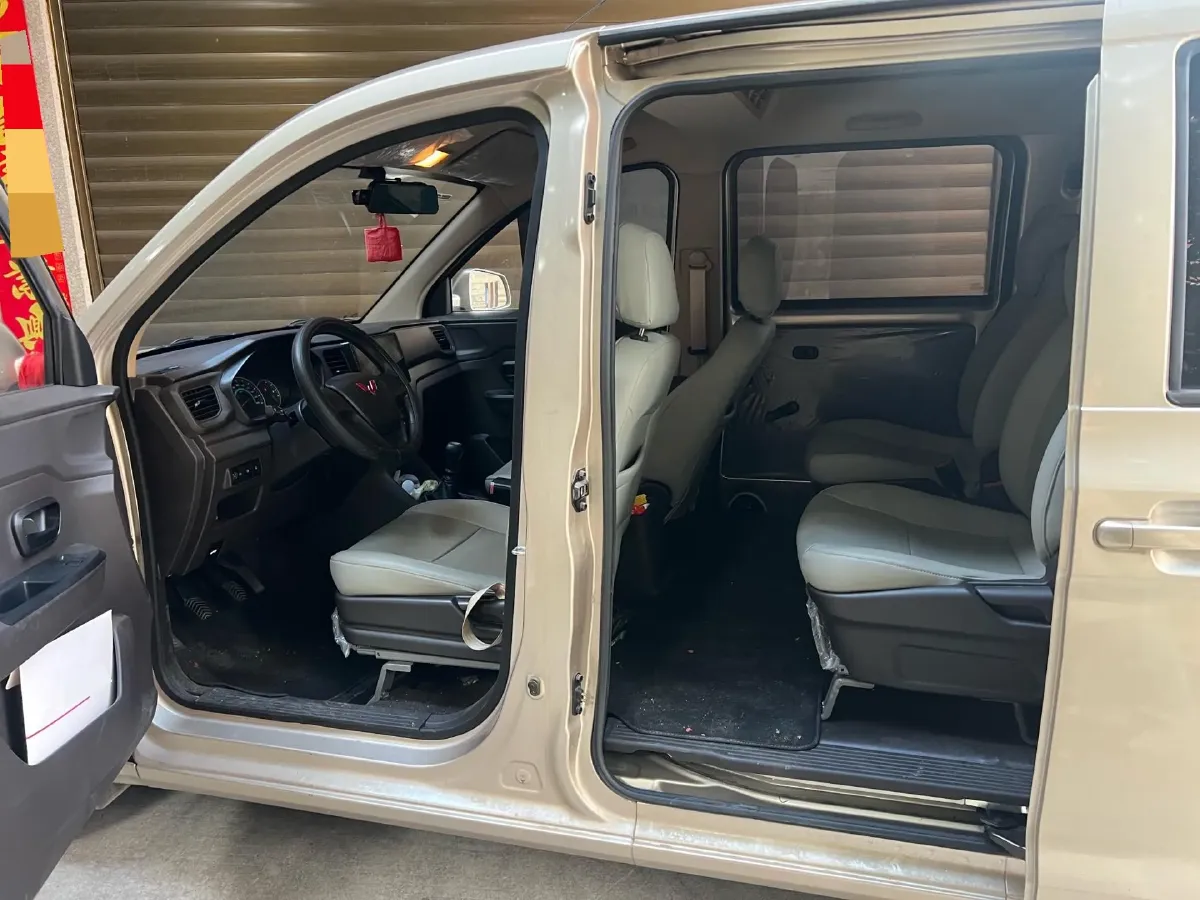 2021 WuLing HongGuang V 1.5L 99HP L4 6MT,autocango,china used car exporter,china ev exporter,chinese used car exporter,chinese used ev exporter