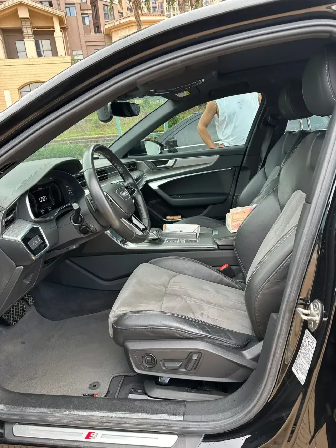 2021 Audi A6L 2.0T 224HP L4 7DCT,autocango,china used car exporter,china ev exporter,chinese used car exporter,chinese used ev exporter